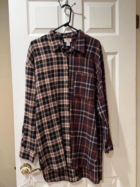 Dizzy Split Plaid Button-Down Shirt in Black and Brown